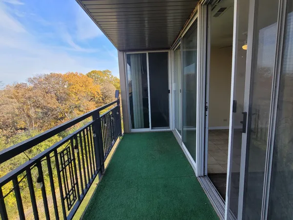 $2,025 | 6010 Oakwood Drive, Unit 5B, Lisle, IL 60532