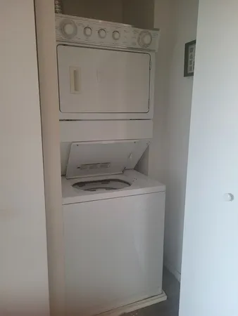 $2,025 | 6010 Oakwood Drive, Unit 5B, Lisle, IL 60532