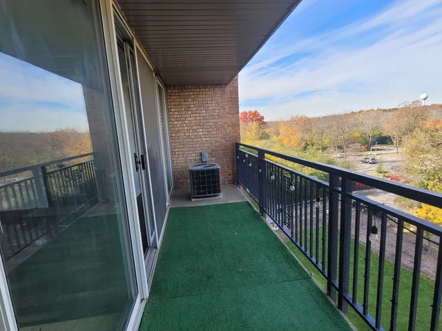 $2,100 | 6010 Oakwood Drive, Unit 5B, Lisle, IL 60532