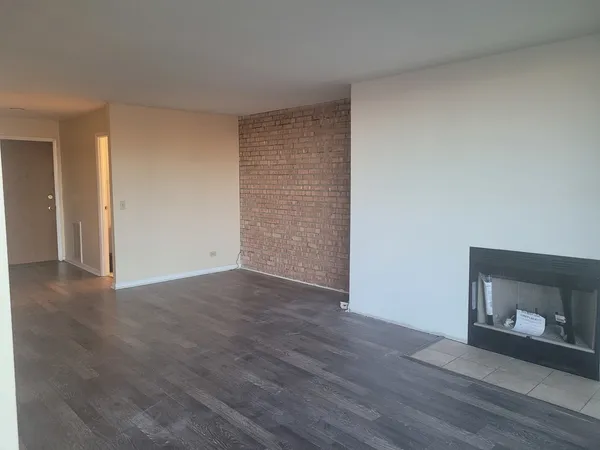 $2,025 | 6010 Oakwood Drive, Unit 5B, Lisle, IL 60532