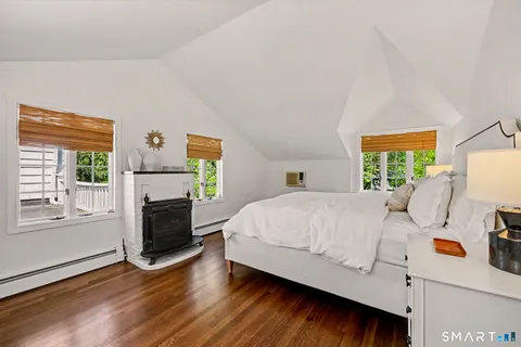 $2,099,000 | 5 Farnham Court, Westport, CT 06880