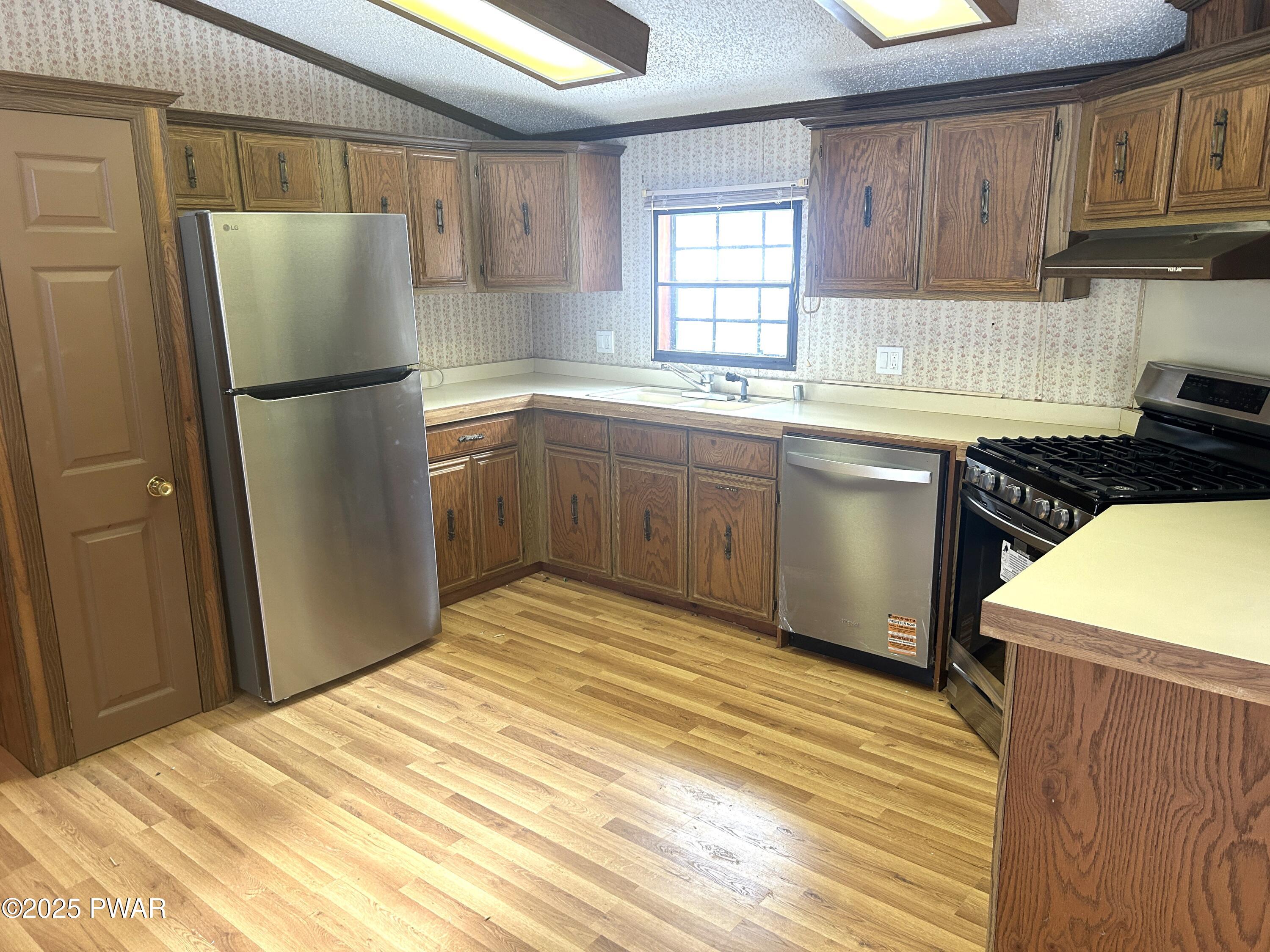 236 Well Road Greeley, PA 18425 - Photo 13 of 38 9-Kitchen