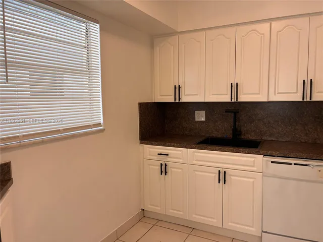 $1,900 | 6501 Winfield Boulevard, Unit A41, Margate, FL 33063