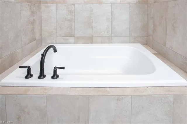 $592,500 | 2200 Delaine Point, High Point, NC 27265