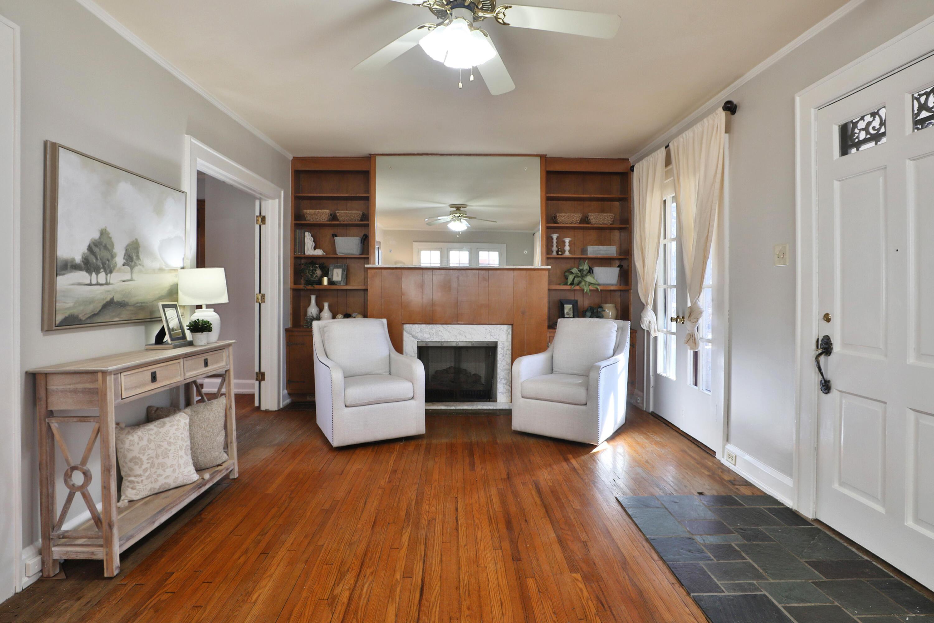 232 Brighton Road Columbus, OH 43202 - Photo 11 of 44 Living Room