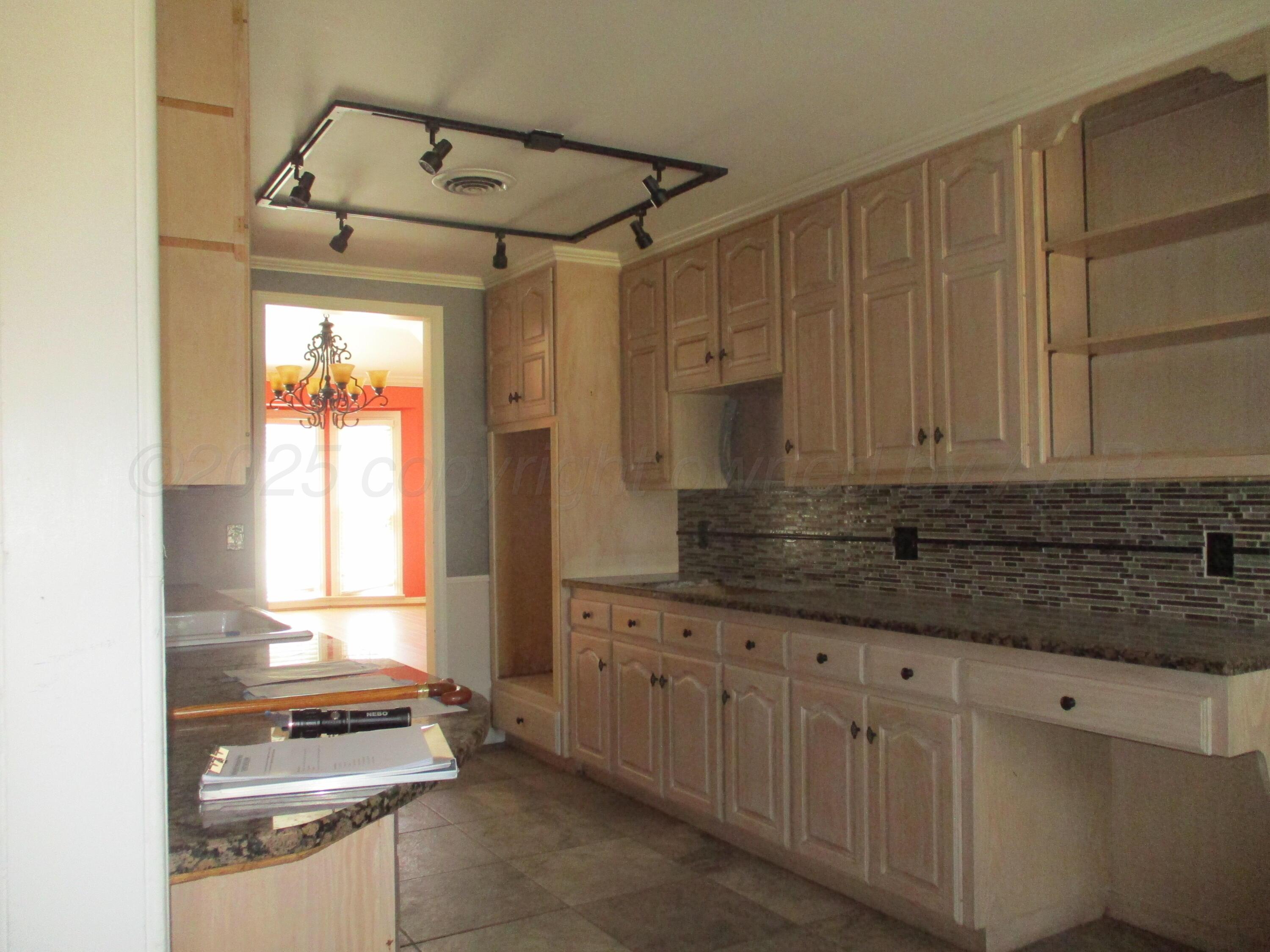 6702 Calumet Road Amarillo, TX 79106 - Photo 5 of 30 Kitchen