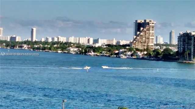 $2,700 | 1900 North Bayshore Drive, Unit 901, Miami, FL 33132