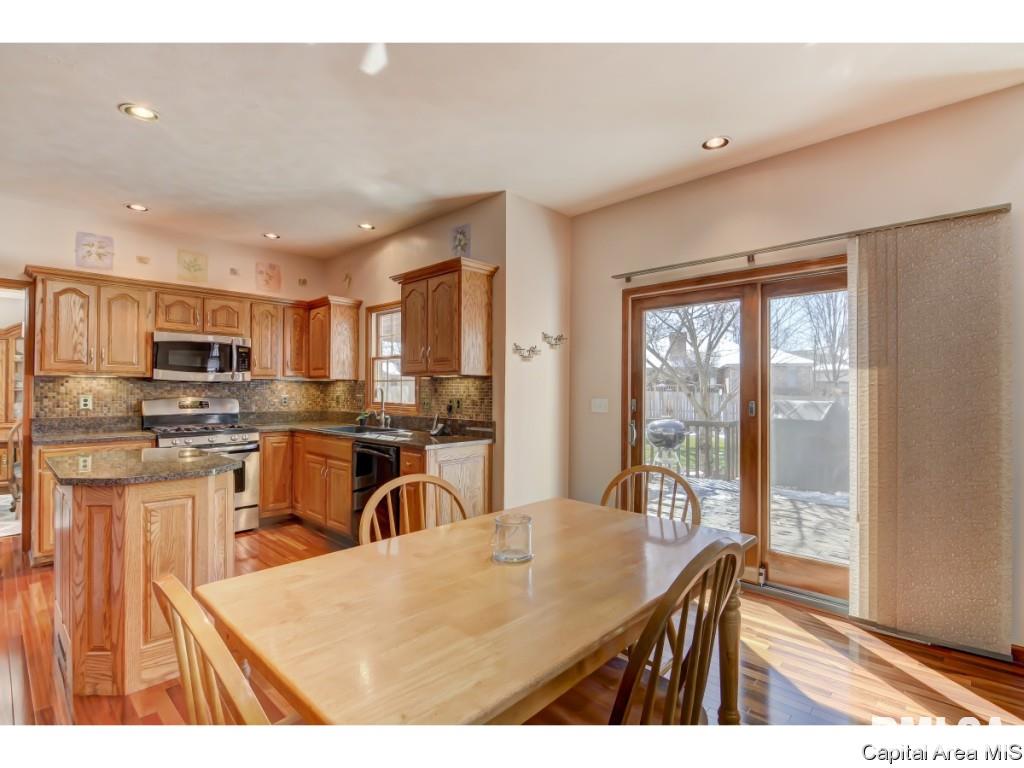 4008 Southwoods Road Springfield, IL 62711 - Photo 14 of 33