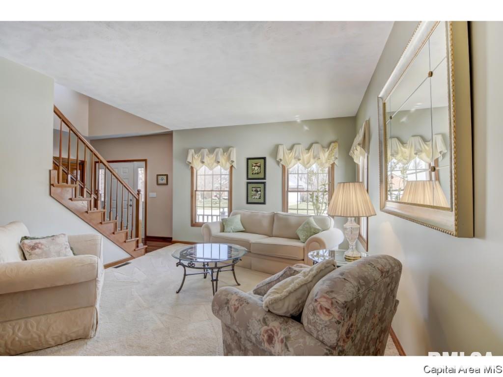 4008 Southwoods Road Springfield, IL 62711 - Photo 3 of 33