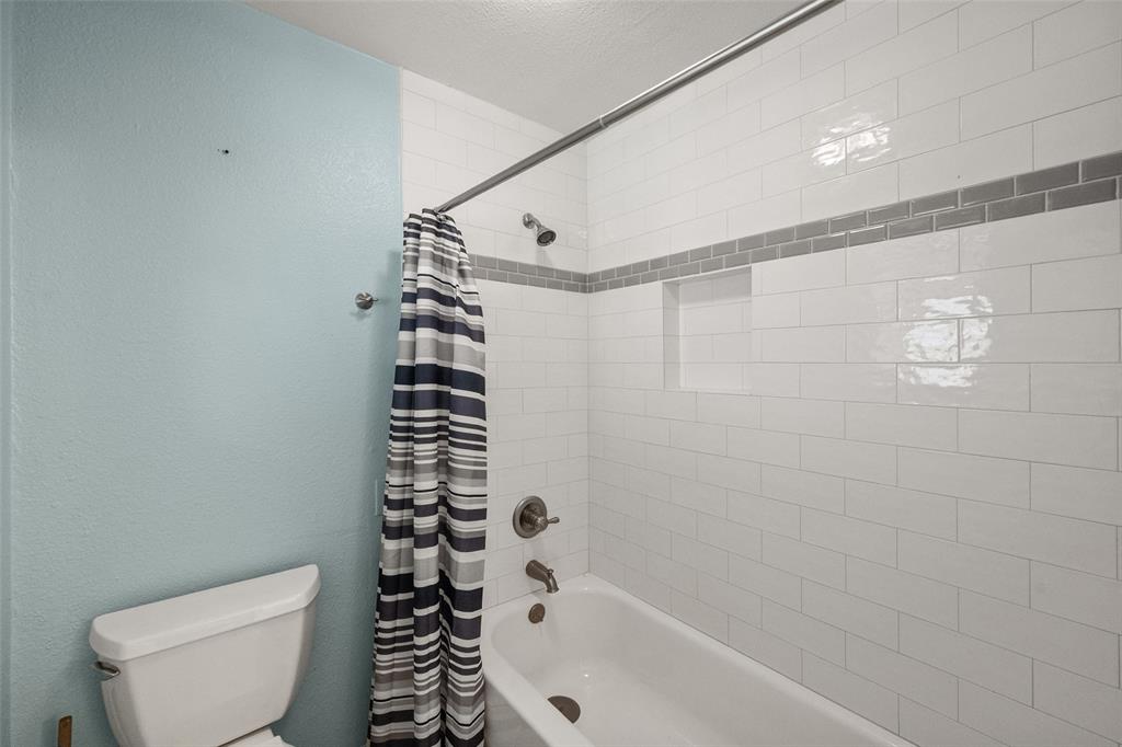 600 Bluff Springs Road Fort Worth, TX 76108 - Photo 24 of 40 a bathroom with a toilet and a bathtub