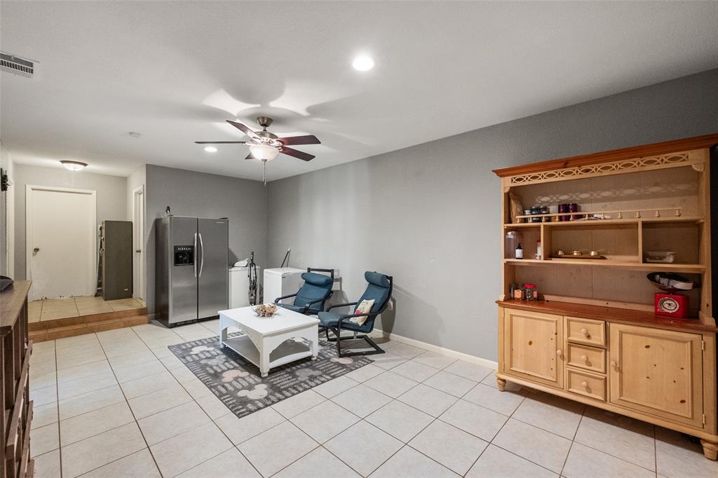 600 Bluff Springs Road Fort Worth, TX 76108 - Photo 25 of 40 a living room with furniture