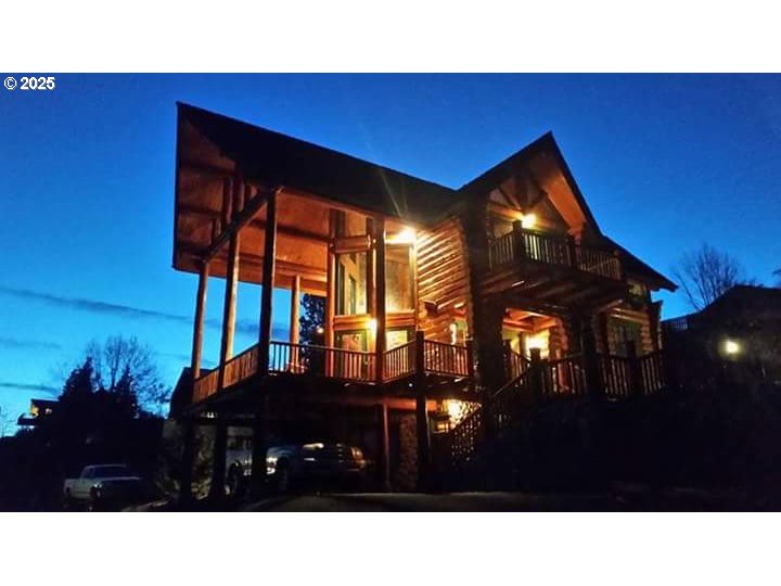 507 Elrod Avenue Maupin, OR 97037 - Photo 2 of 33 a black and white photo of a house