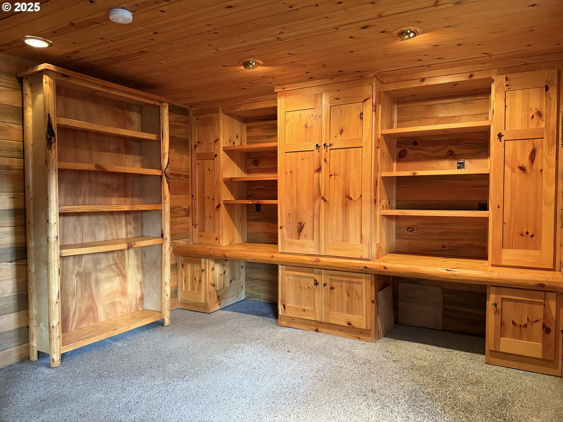 507 Elrod Avenue Maupin, OR 97037 - Photo 21 of 33 a view of an empty room with a fireplace