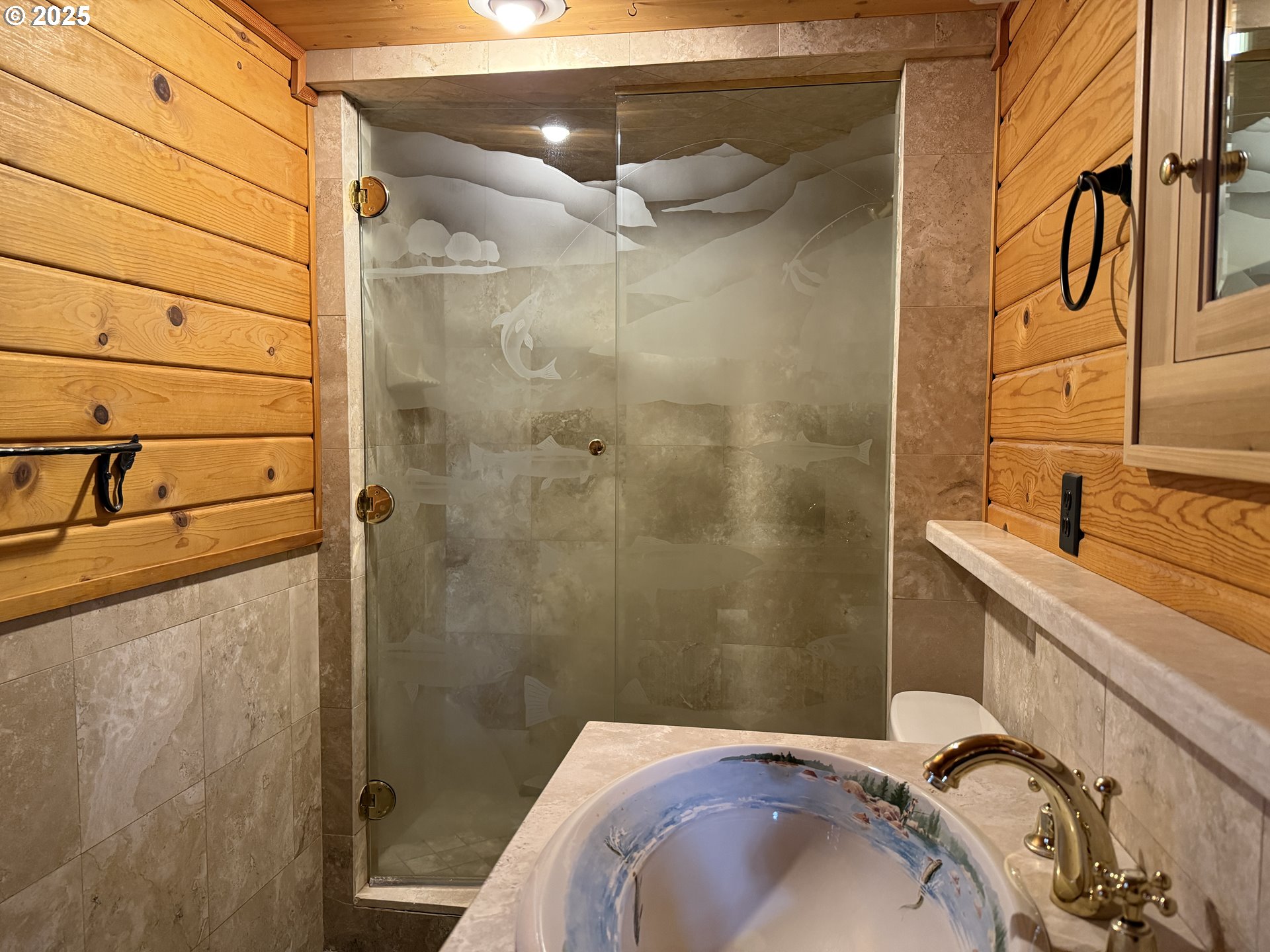 507 Elrod Avenue Maupin, OR 97037 - Photo 22 of 33 a bathroom with a sink and mirror