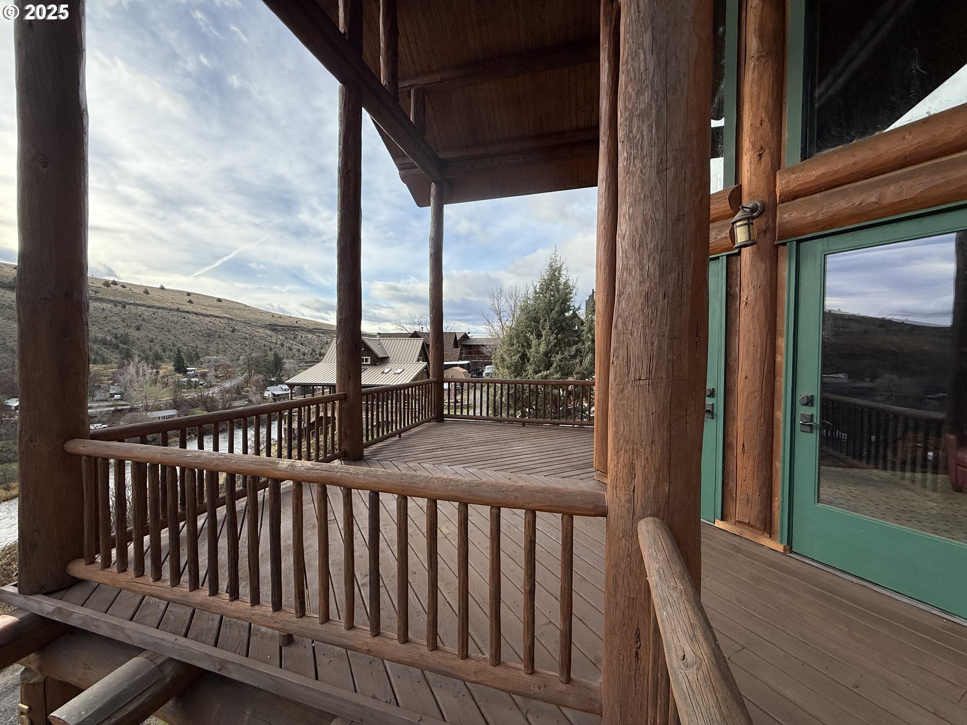 507 Elrod Avenue Maupin, OR 97037 - Photo 26 of 33 a view of a balcony with wooden floor