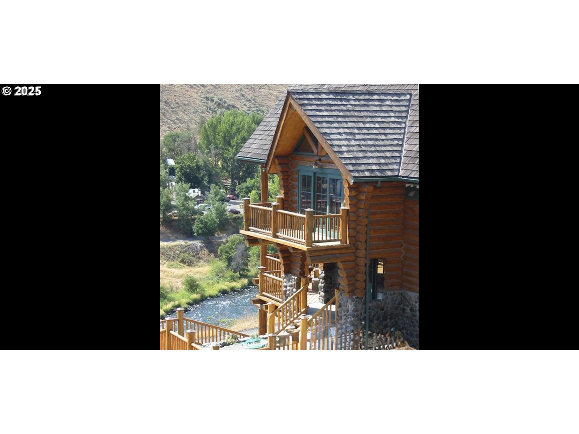 507 Elrod Avenue Maupin, OR 97037 - Photo 31 of 33 a picture of a living room