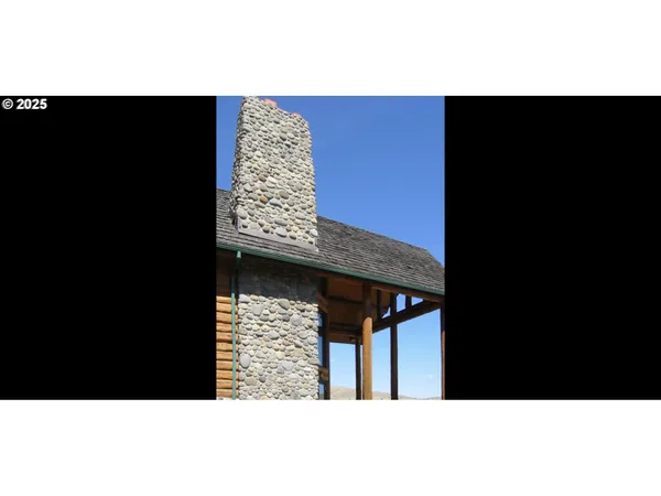 a view of an outdoor space