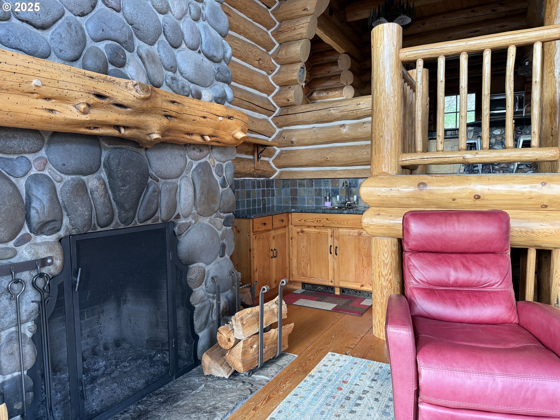 507 Elrod Avenue Maupin, OR 97037 - Photo 7 of 33 a view of a room with a table and chairs