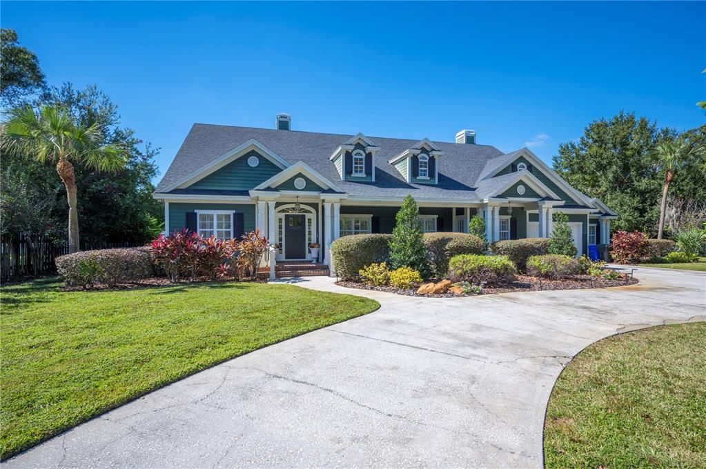 1909 New Jersey Road Lakeland, FL 33803 - Photo 2 of 93 a front view of a house with a garden