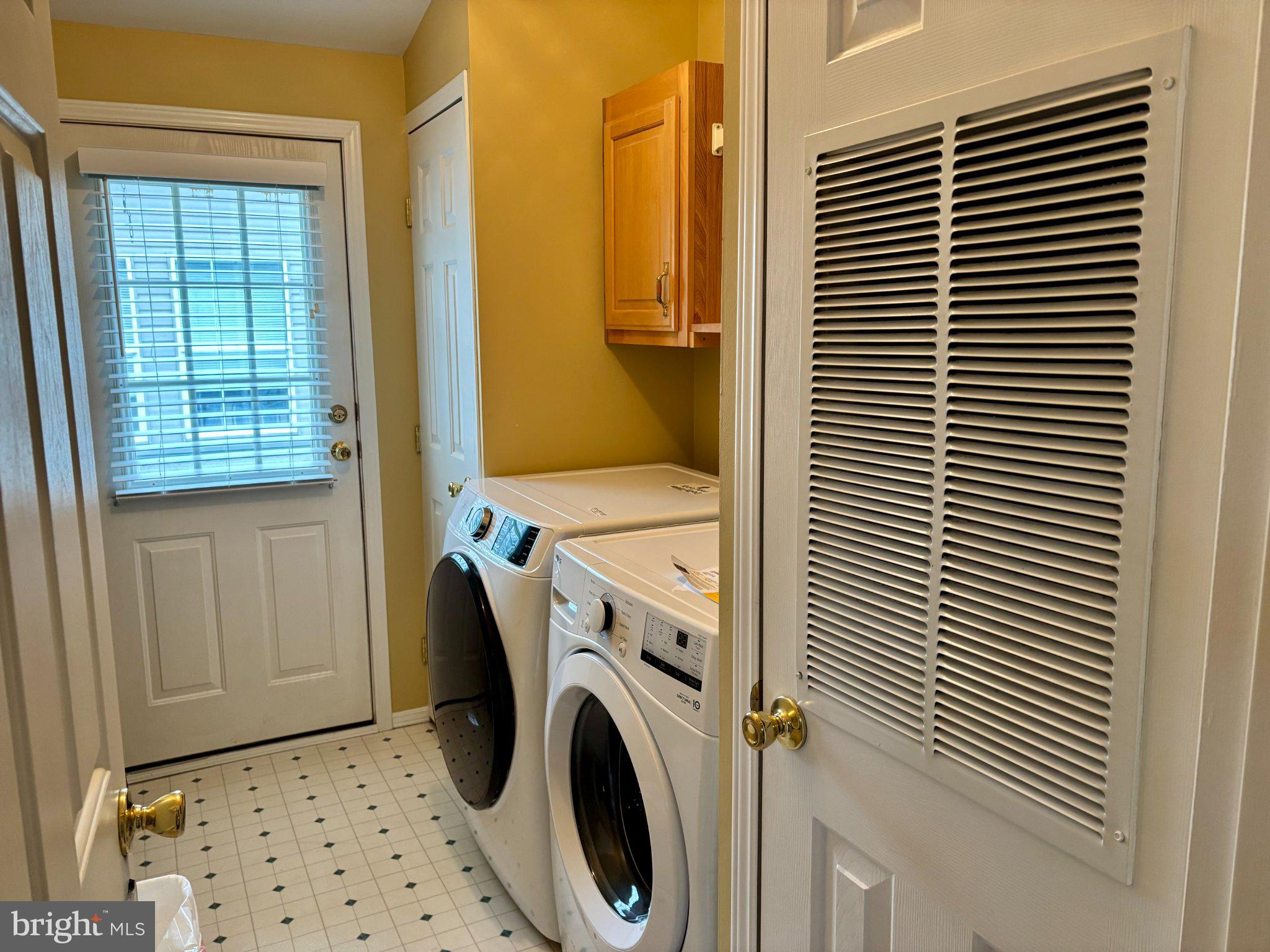 399 Spring Meadow Circle New Hope, PA 18938 - Photo 16 of 37 a view of kitchen and utility room with washer and dryer