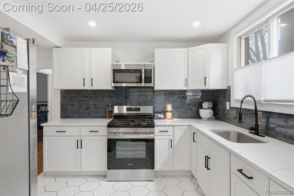 4612 Balfour Road Detroit, MI 48224 - Photo 11 of 48