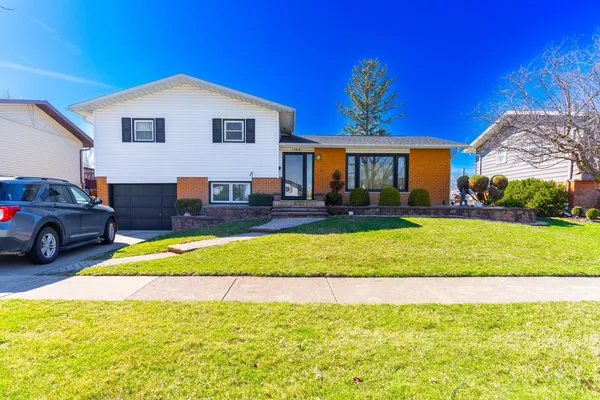 $349,900 | 15414 Las Flores Lane, Oak Forest, IL 60452