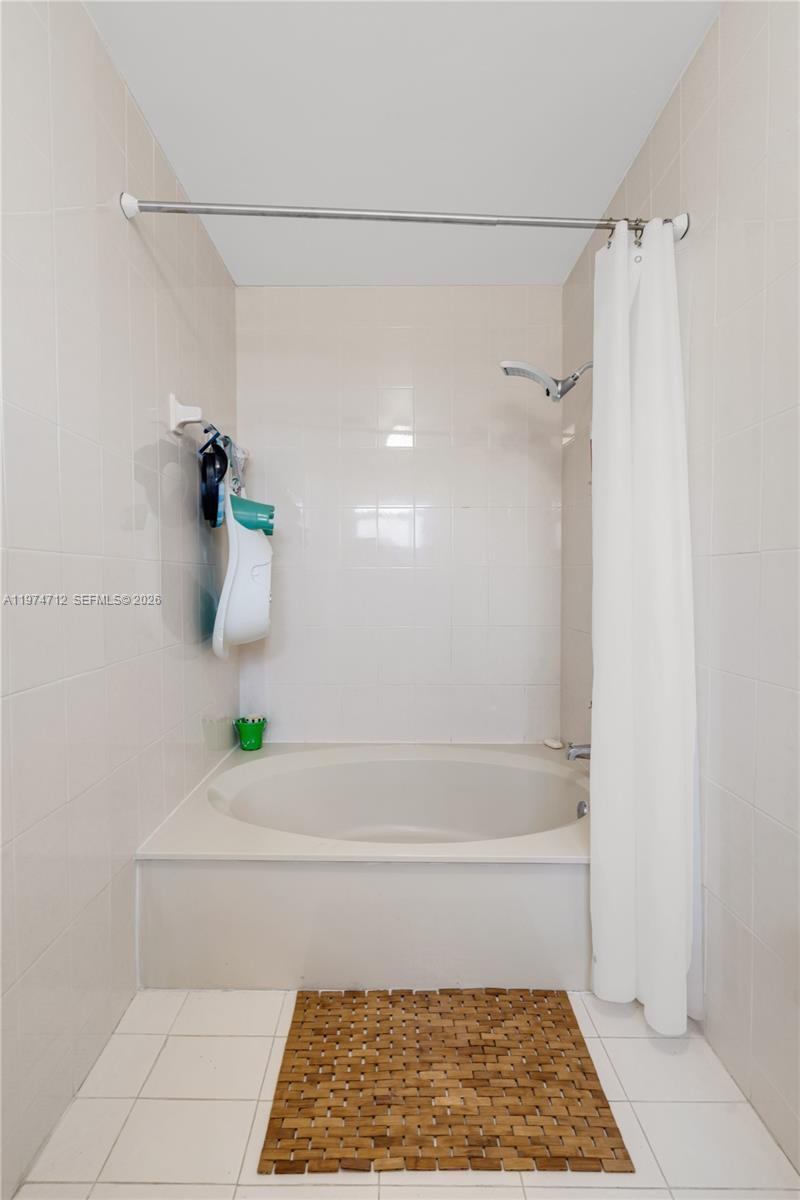 12775 Southwest 59th Street Miami, FL 33183 - Photo 13 of 18 a bathroom with a bath tub