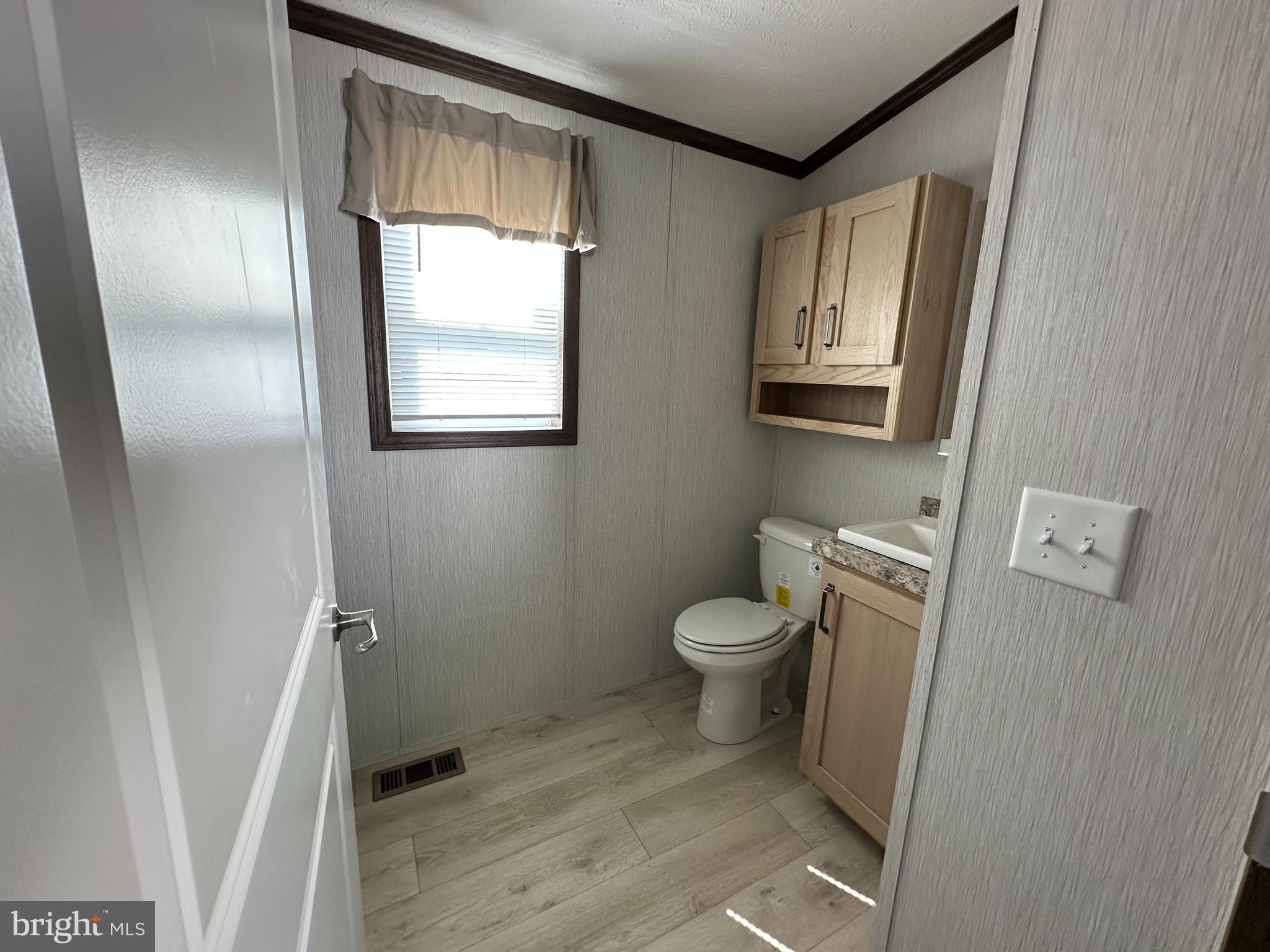 4540 Rolo Court Mechanicsburg, PA 17055 - Photo 6 of 11 a bathroom with a toilet sink and tub