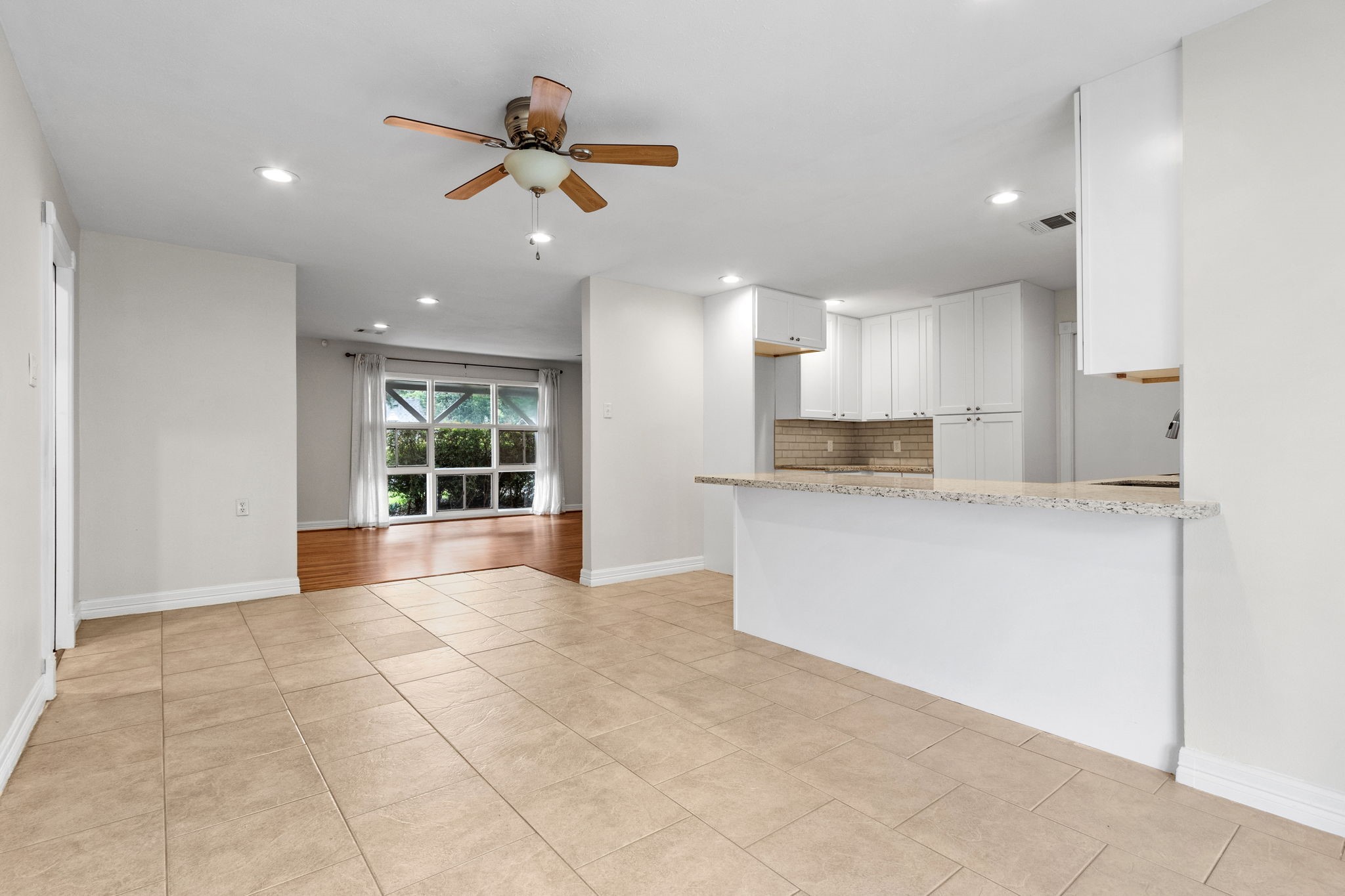 10518 Mayfield Road Houston, TX 77043 - Photo 11 of 26