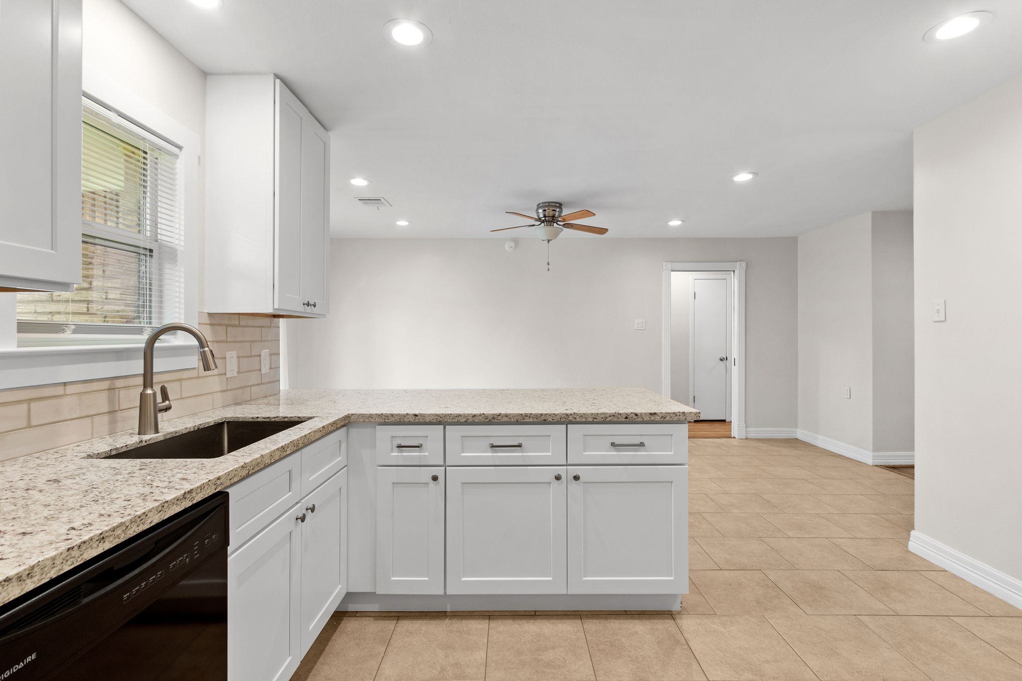 10518 Mayfield Road Houston, TX 77043 - Photo 14 of 26