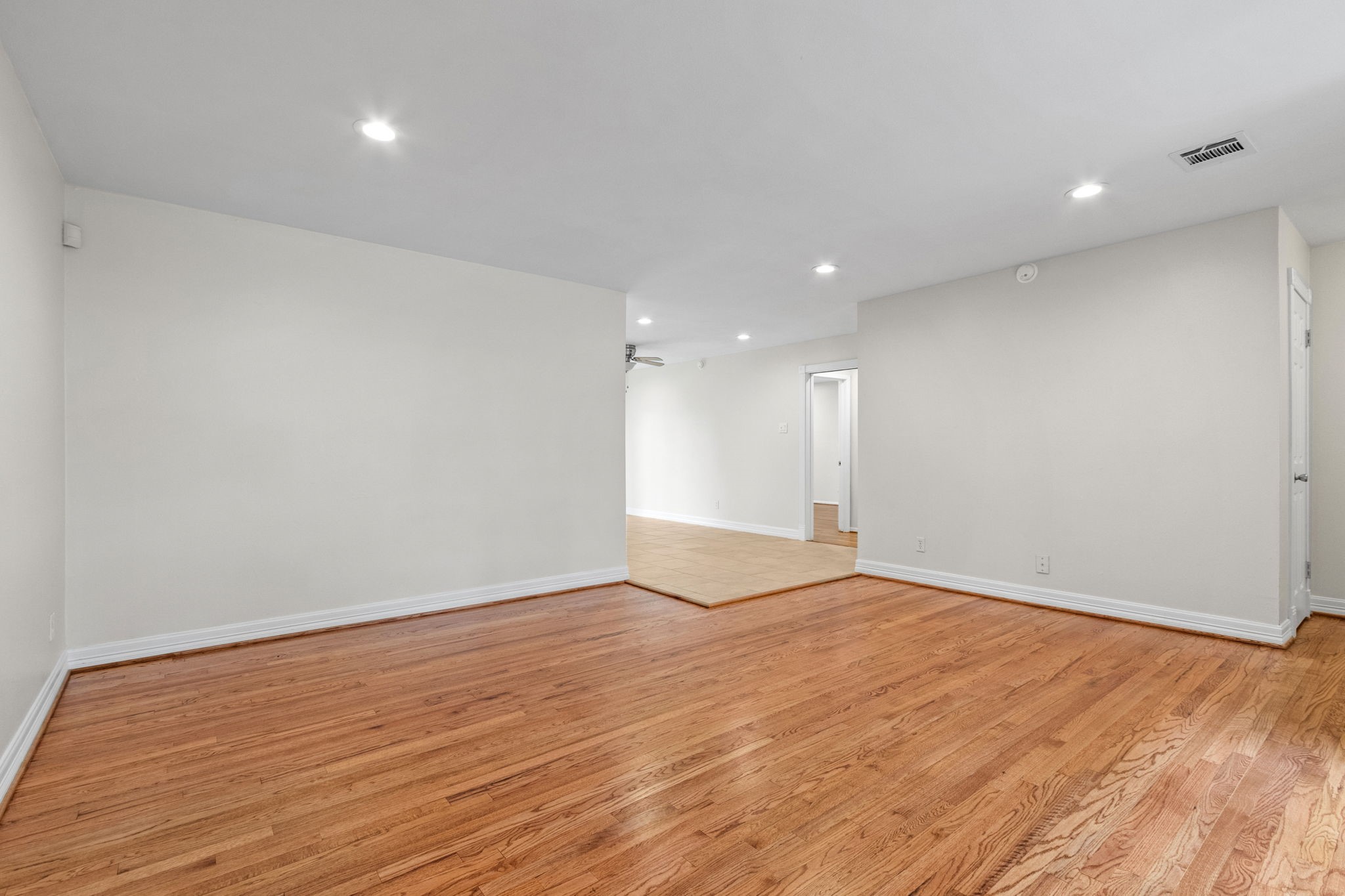 10518 Mayfield Road Houston, TX 77043 - Photo 6 of 26 Family room