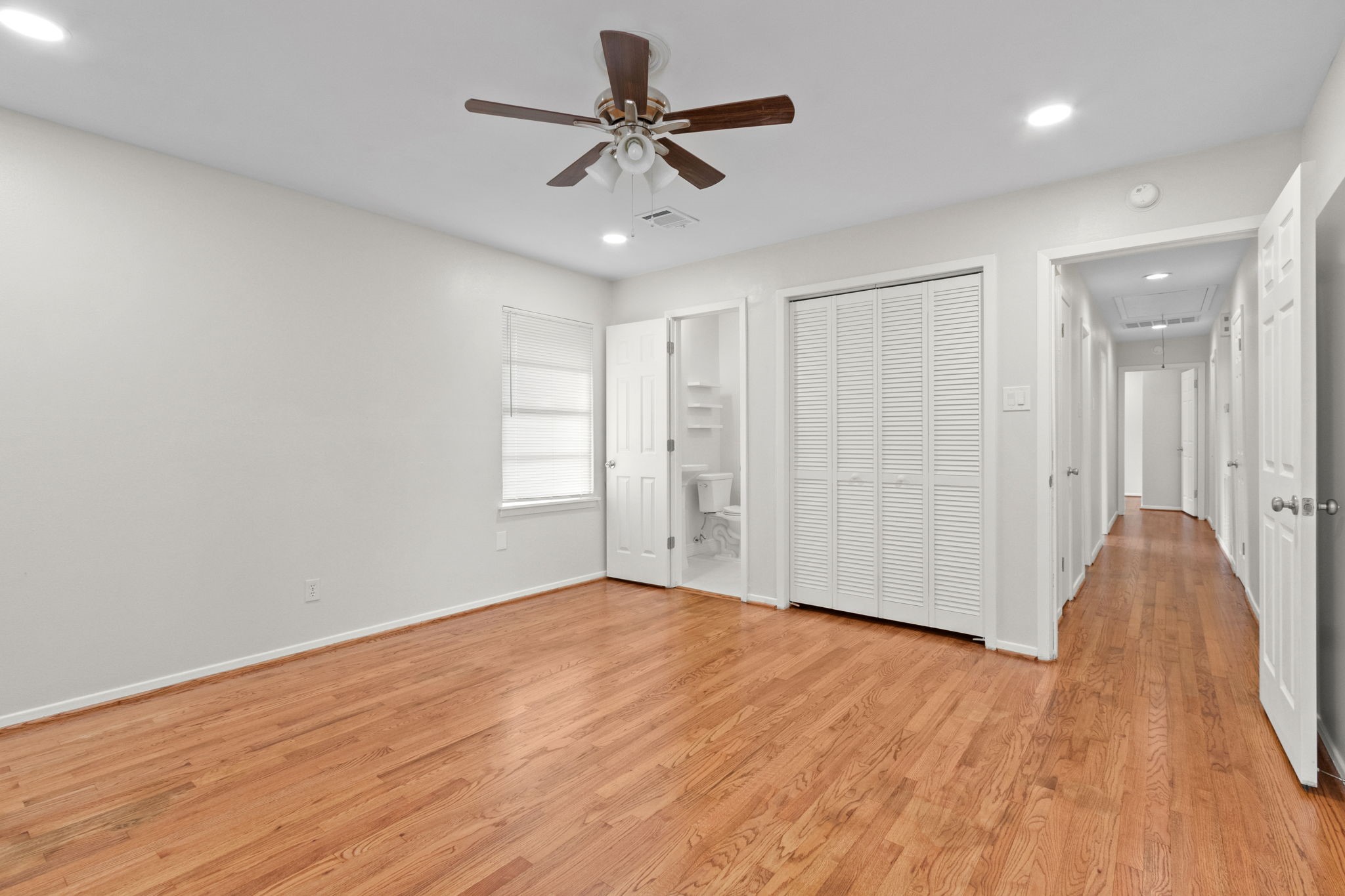 10518 Mayfield Road Houston, TX 77043 - Photo 7 of 26 Primary bedroom and bath.
Fresh paint