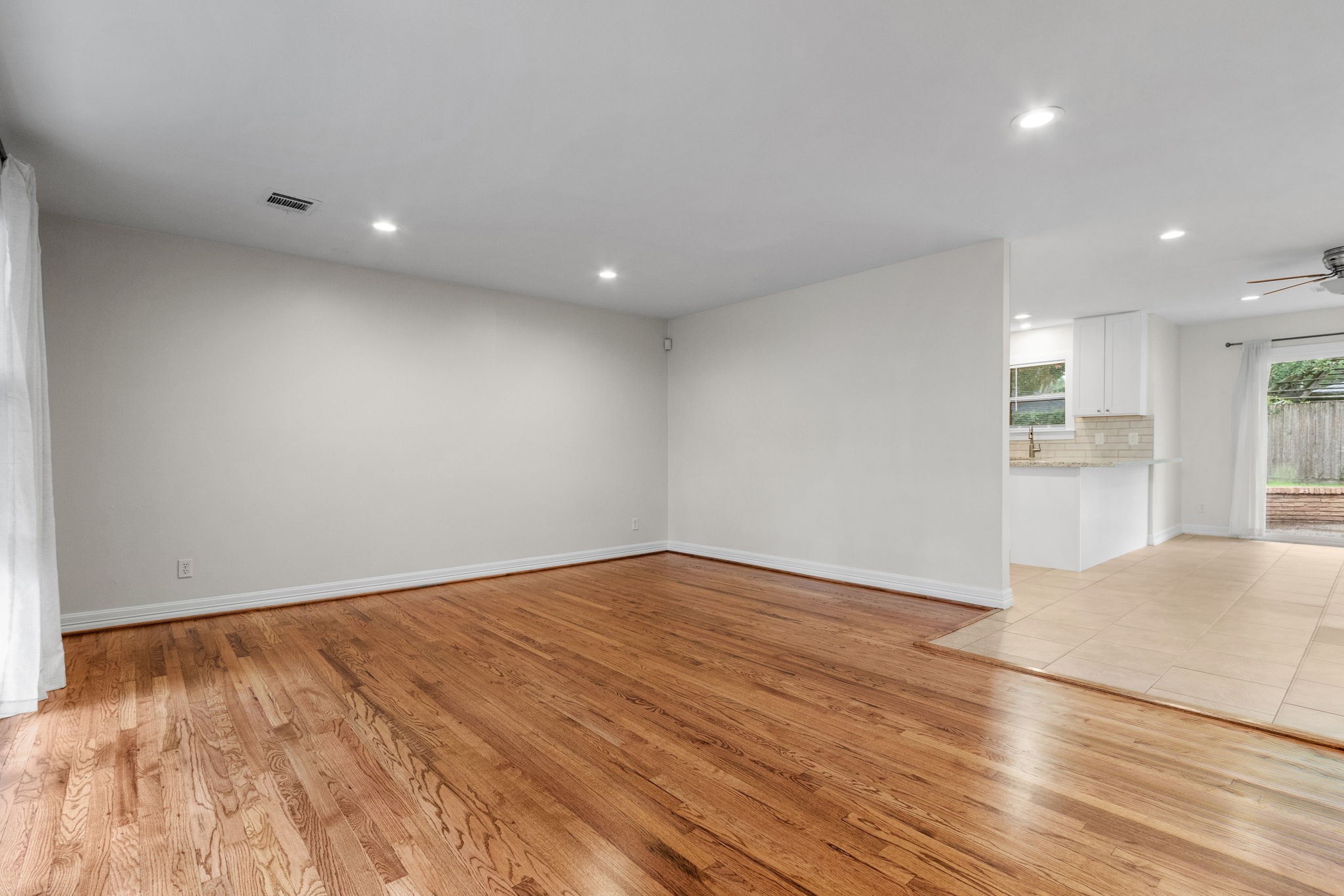 10518 Mayfield Road Houston, TX 77043 - Photo 9 of 26