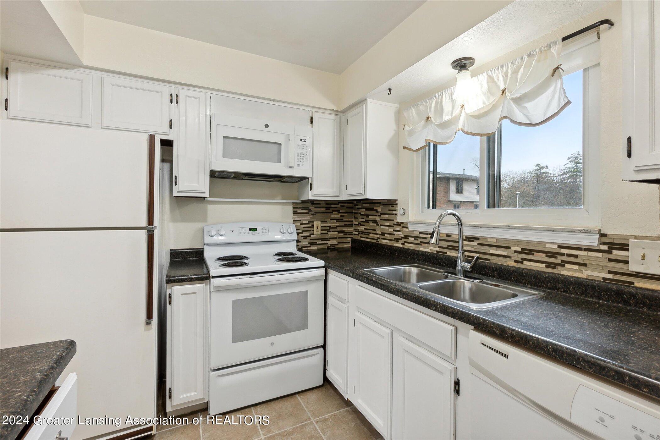 1750 Maple Ridge Road Haslett, MI 48840 - Photo 19 of 39 Kitchen