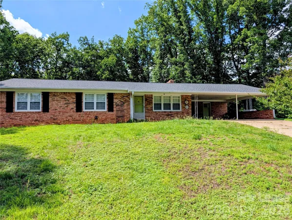 $1,600 | 105 Ridgewood Lane, Statesville, NC 28677