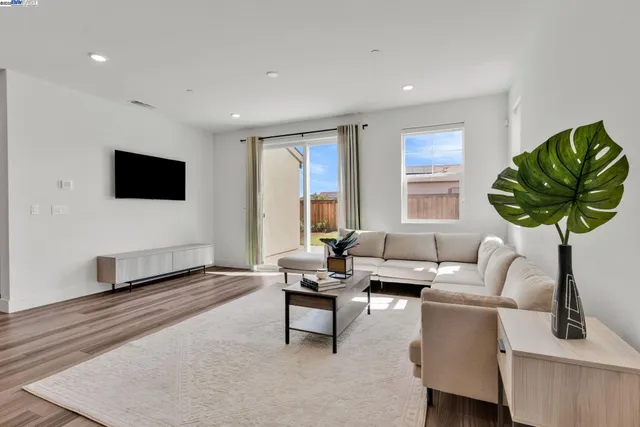 $719,000 | 5946 Markham Drive, Tracy, CA 95377