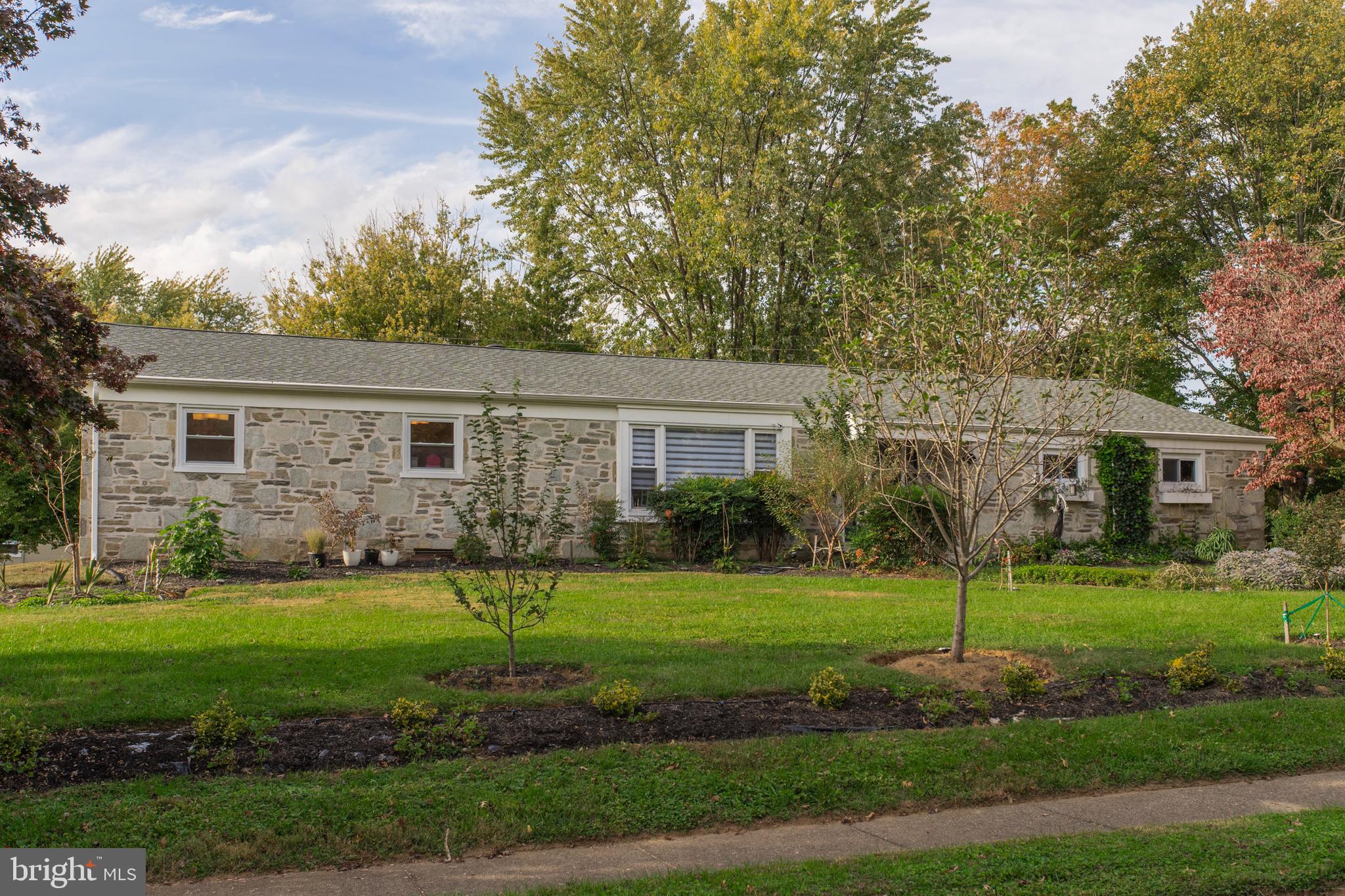 3876 Shelley Road Huntingdon Valley, PA 19006 - Photo 2 of 38 Gallery Image 2