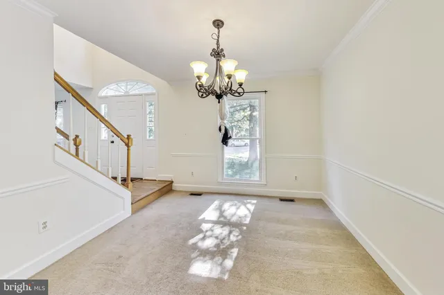 a view of entryway with window