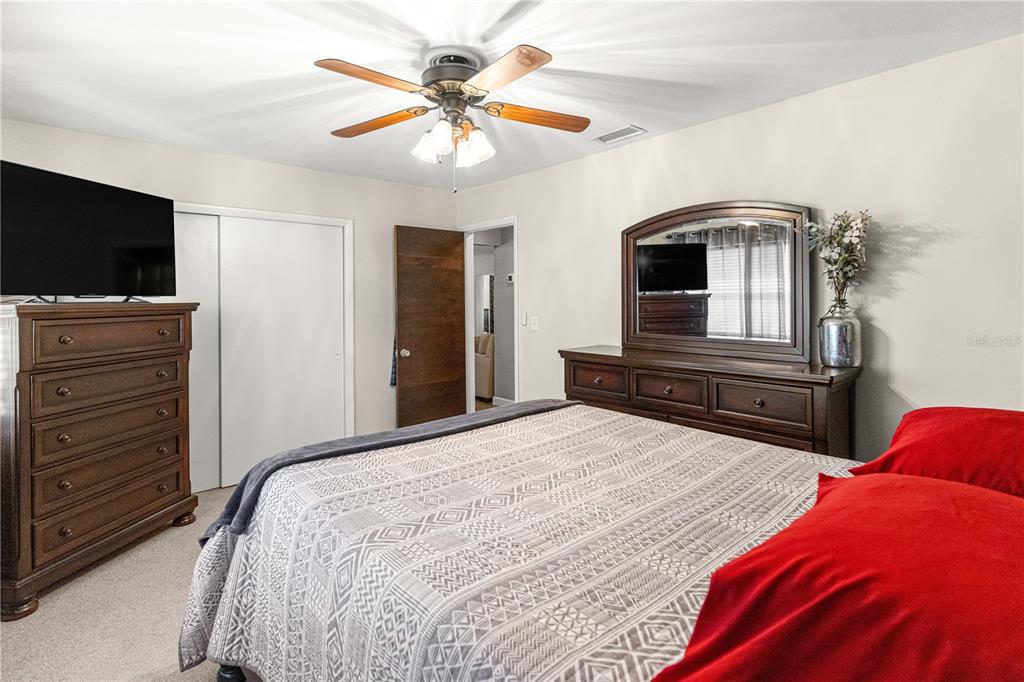 6401 East Holly Street Inverness, FL 34452 - Photo 18 of 51 a bedroom with a bed and a television