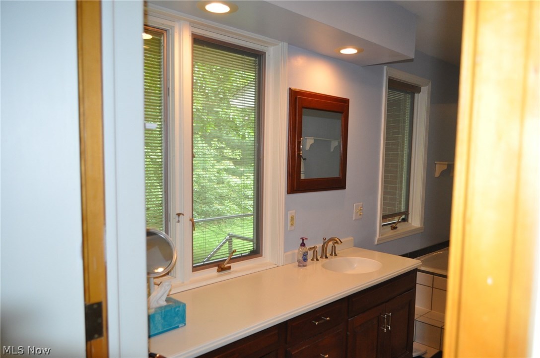 3060 Dresden Road Zanesville, OH 43701 - Photo 24 of 34 Corian counters in master bath