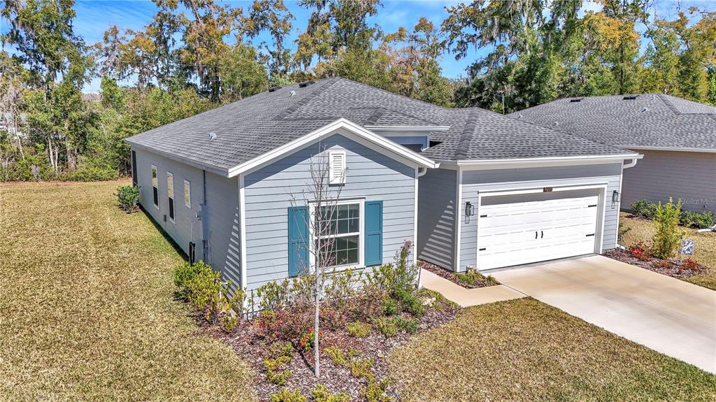 7651 Southwest 74th Loop Ocala, FL 34481 - Photo 45 of 47 a front view of a house with garden