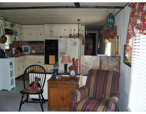 27 Lamplighter Lane Springfield, MA 01119 - Photo 14 of 17 Gallery Image 14