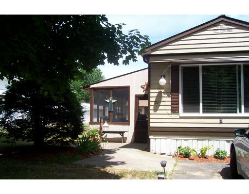 27 Lamplighter Lane Springfield, MA 01119 - Photo 16 of 17 Gallery Image 16