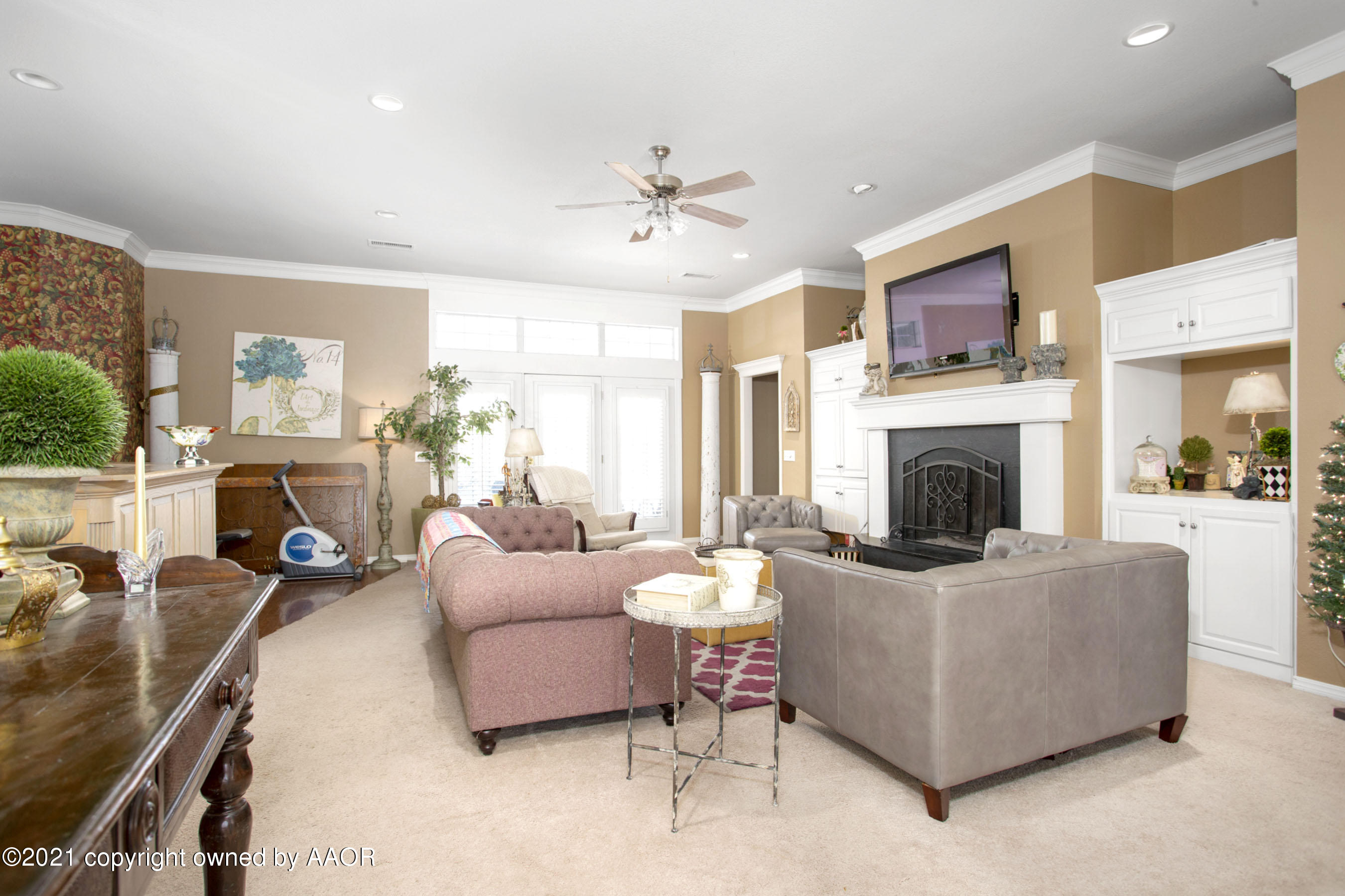 7008 Learning Tree Avenue Amarillo, TX 79119 - Photo 13 of 26 Living Room View 4