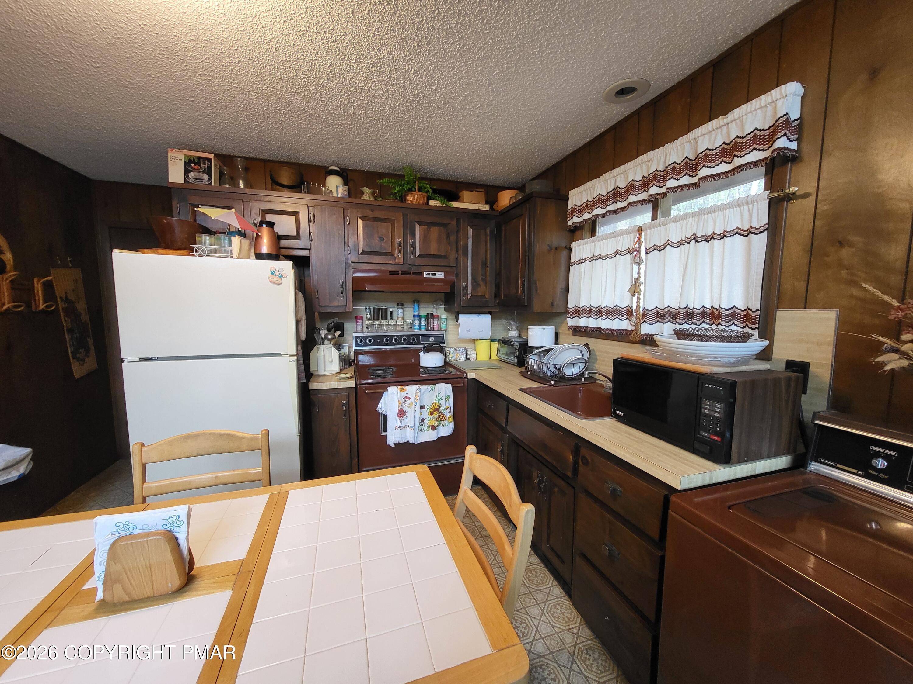 1006 Hampstead Road Bushkill, PA 18324 - Photo 10 of 70 20260430_162258
