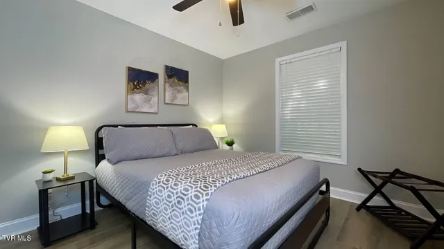 $2,400 | 169 East Grande Avenue, Unit 301, Johnson City, TN 37601