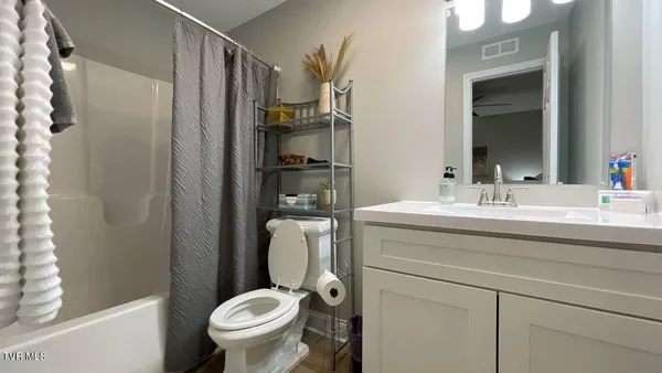 $2,400 | 169 East Grande Avenue, Unit 301, Johnson City, TN 37601