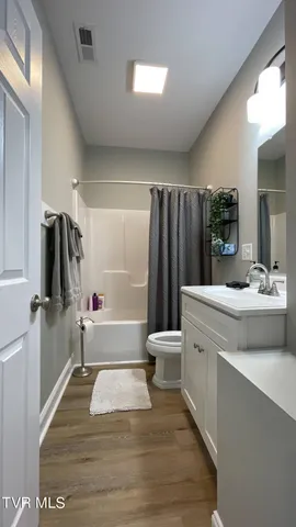 $2,400 | 169 East Grande Avenue, Unit 301, Johnson City, TN 37601