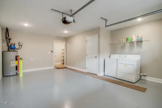 $2,400 | 169 East Grande Avenue, Unit 301, Johnson City, TN 37601