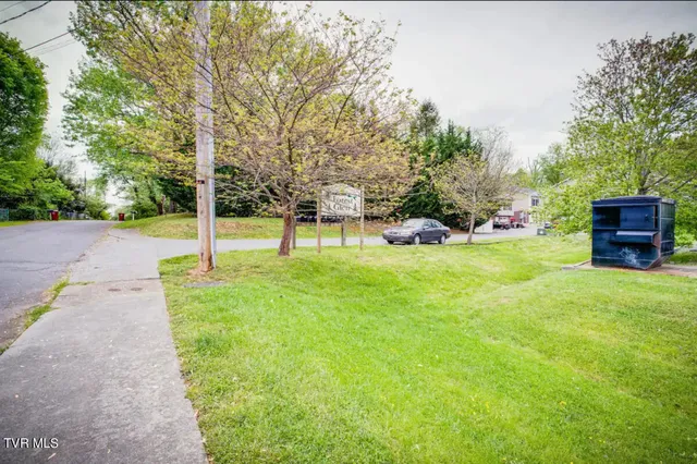 $2,400 | 169 East Grande Avenue, Unit 301, Johnson City, TN 37601